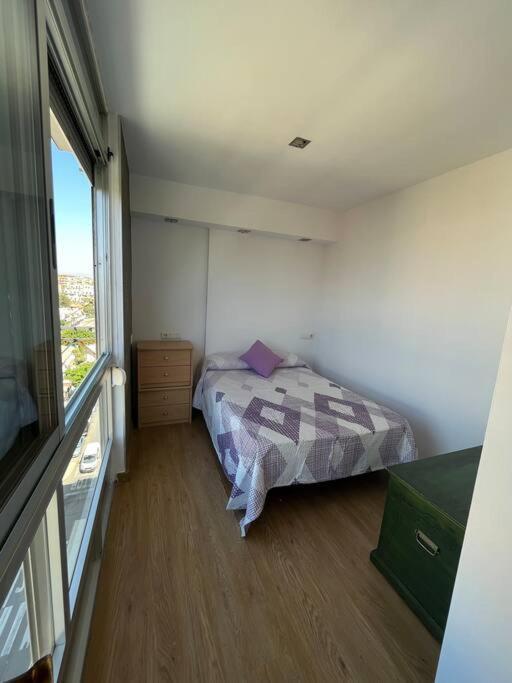 Apartamento Ginebra Torre Del Mar Bagian luar foto