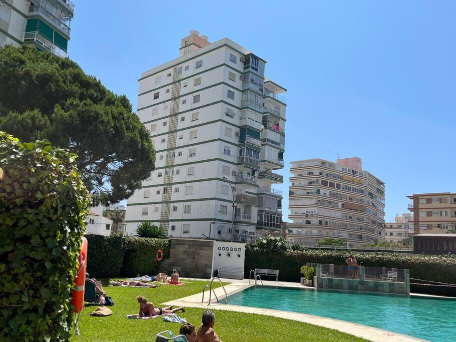 Apartamento Ginebra Torre Del Mar Bagian luar foto